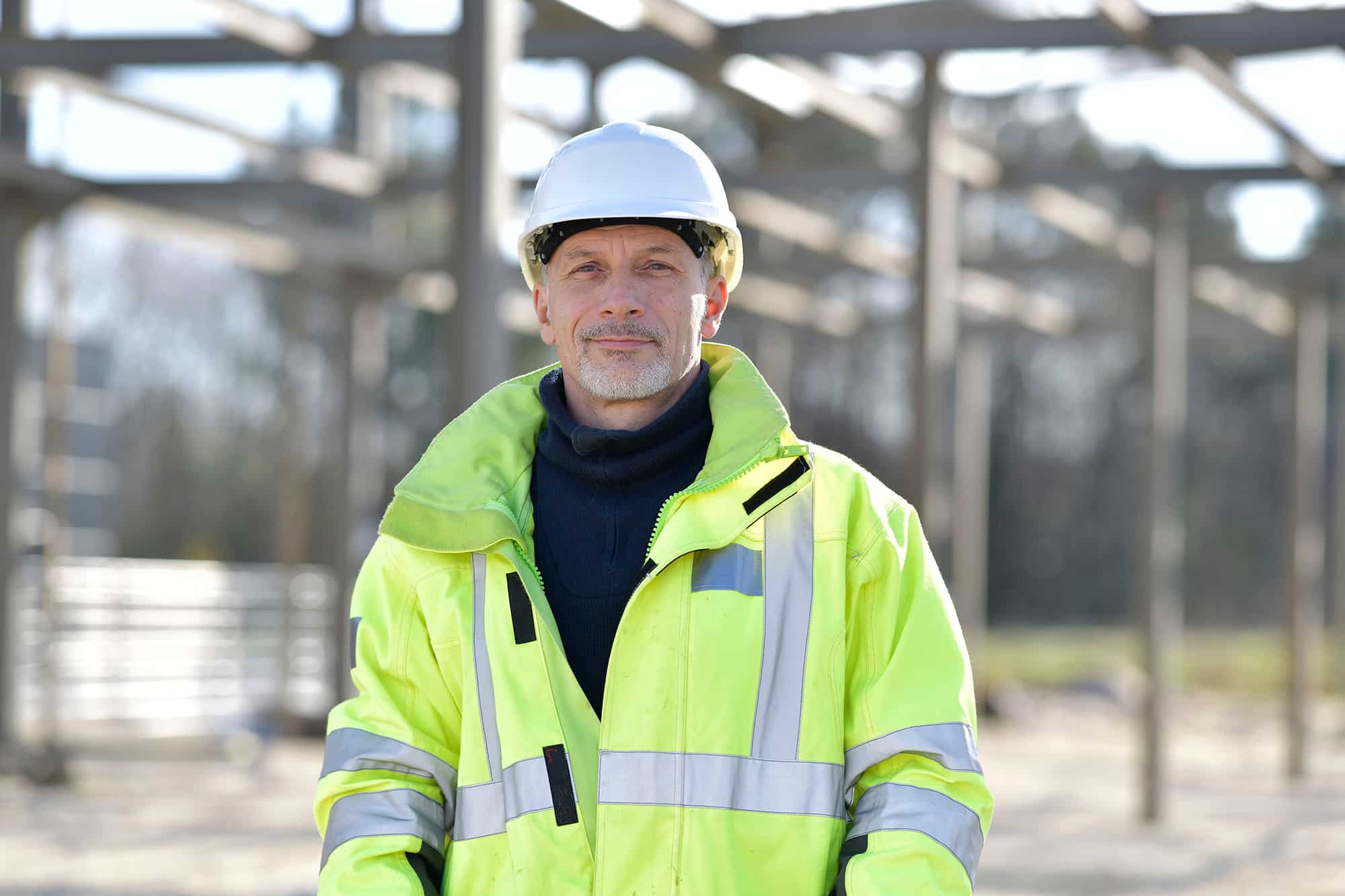 Construction manager on building site, Bildquelle: Goodluz – stock.adobe.com